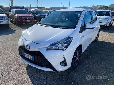 Usata Toyota Yaris Hybrid Active 73 CV (53 kW) 2018 Bianco Berlina