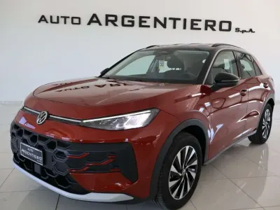Nuova VW T-Roc Life 116 CV (85 kW) 2026 Red flame met/tetto nero SUV