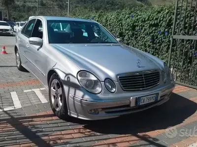 Usata Mercedes E270 Classic 177 CV (130 kW) 2002 Grigio Berlina
