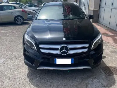 Usado Mercedes GLA200 AMG 136 CV (100 kW) 2015 Negro SUV