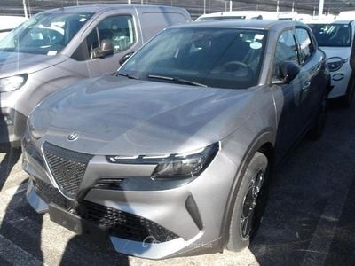 Nuova Alfa Romeo Junior 114 kW (156 CV) 2025 Beige / metallizzato SUV