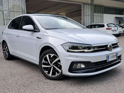 Usata VW Polo R-line 95 CV (69 kW) 2018 Bianco ghiaccio perlato Utilitaria