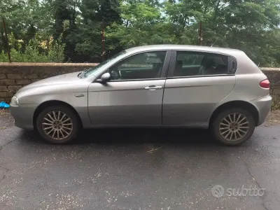 Usata Alfa Romeo 147 120 CV (88 kW) 2008 Grigio Utilitaria