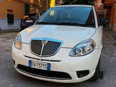 Usata Lancia Ypsilon 69 CV (50 kW) 2011 Bianco Utilitaria