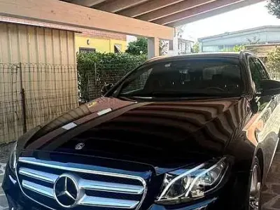 Usata Mercedes E220 AMG line 194 CV (142 kW) 2017 Nero Station wagon