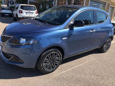 Usata Lancia Ypsilon 69 CV (50 kW) 2022 Blu Utilitaria