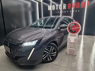 Usata Peugeot 208 Allure 101 CV (74 kW) 2021 Grigio Utilitaria