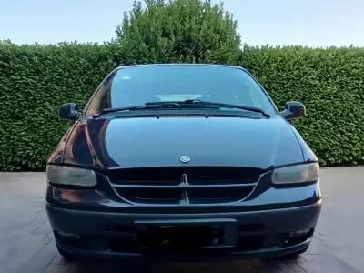 Usata Chrysler Voyager 116 CV (85 kW) 1999 Nero Monovolume