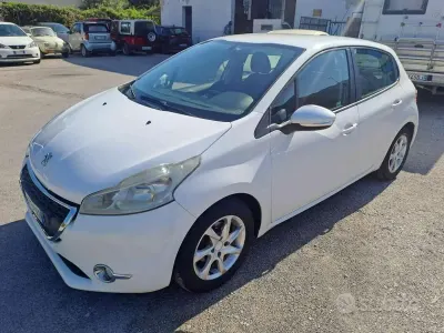 Usata Peugeot 208 Allure 68 CV (50 kW) 2012 Bianco Utilitaria