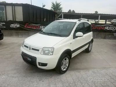 Usata Fiat Panda 4x4 Climbing 75 CV (55 kW) 2011 Bianco Utilitaria