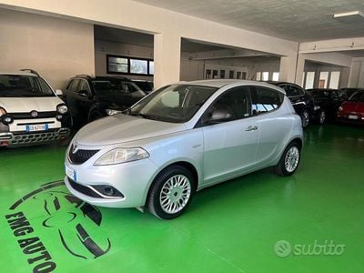 Usata Lancia Ypsilon Silver 69 CV (50 kW) 2017 Grigio Utilitaria