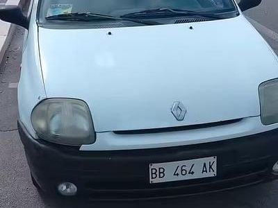 Usata Renault Clio II 58 CV (42 kW) 1998 Bianco Berlina