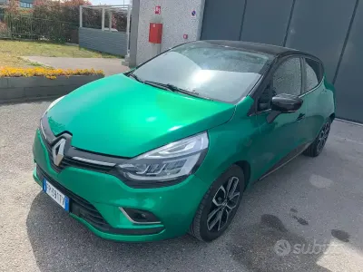 Begagnad Renault Clio IV 73 HK (53 kW) 2018 Grön Sedan