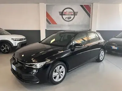 Usata VW Golf VIII Life 110 CV (80 kW) 2022 Grigio Berlina