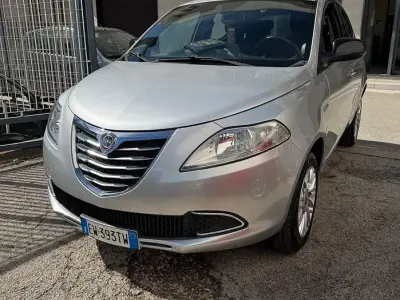 Begagnad Lancia Ypsilon Gold 80 HK (58 kW) 2014 Grå Halvkombi