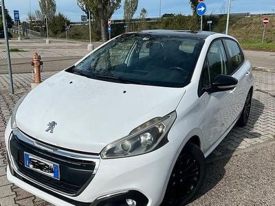 Usata Peugeot 208 82 CV (60 kW) 2015 Utilitaria