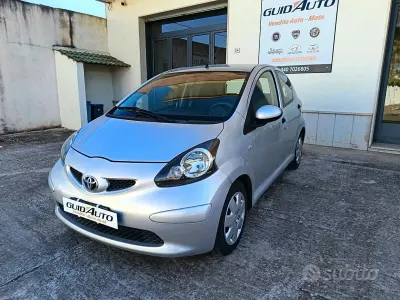 Usata Toyota Aygo 68 CV (50 kW) 2007 Grigio Utilitaria