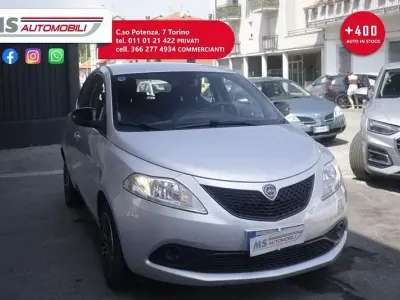 Usata Lancia Ypsilon Platinum 69 CV (50 kW) 2018 Argento Utilitaria