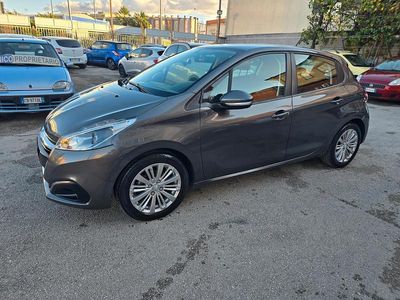 Usata Peugeot 208 Allure 67 CV (49 kW) 2018 Grigio Utilitaria