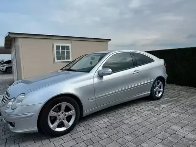Usata Mercedes C200 122 CV (89 kW) 2005 Grigio Coupé