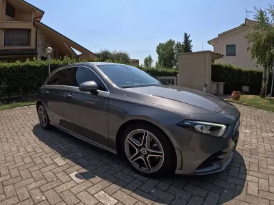 Usata Mercedes A180 Premium 116 CV (85 kW) 2019 Grigio Berlina