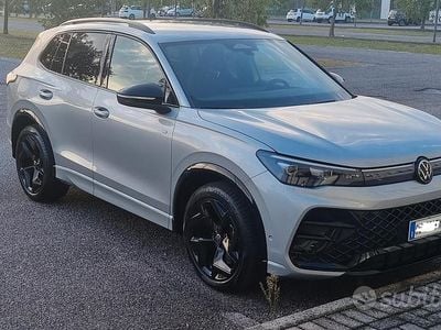 Usata VW Tiguan R-line 150 CV (110 kW) 2024 Grigio SUV