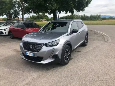 Usata Peugeot 2008 Allure 131 CV (96 kW) 2023 Grigio SUV