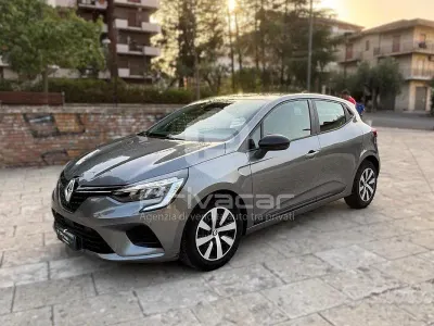 Usata Renault Clio Techno 101 CV (74 kW) 2023 Grigio Utilitaria