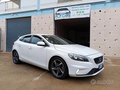 Usata Volvo V40 R-Design Momentum 115 CV (84 kW) 2015 Bianco Berlina