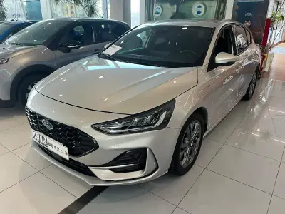 Usata Ford Focus ST-Line 154 CV (113 kW) 2025 Grigio Berlina