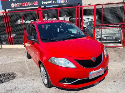 Usata Lancia Ypsilon Gold 69 CV (50 kW) 2016 Rosso Utilitaria