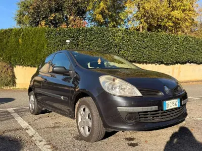 Usata Renault Clio II Dynamique 75 CV (55 kW) 2007 Nero Berlina
