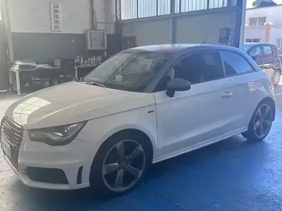 Begagnad Audi A1 Ambition 185 HK (136 kW) 2011 Vit Halvkombi