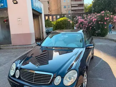Usata Mercedes E270 Avantgarde 177 CV (130 kW) 2006 Bluazzurro Berlina
