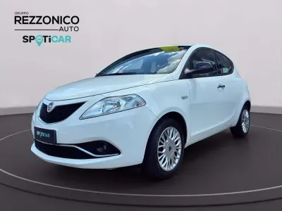 Usata Lancia Ypsilon Gold 69 CV (50 kW) 2017 Bianco Utilitaria