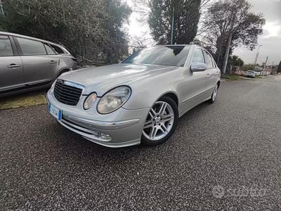 Usata Mercedes E270 Avantgarde 177 CV (130 kW) 2004 Grigio Berlina