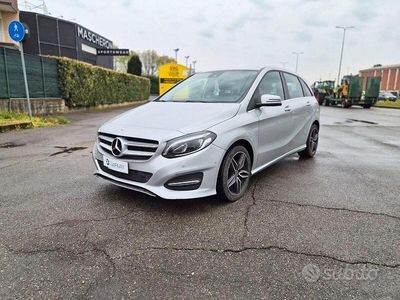 Usata Mercedes B180 Premium 109 CV (80 kW) 2017 Grigio Monovolume
