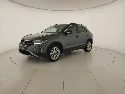 Usata VW T-Roc Edition 116 CV (85 kW) 2024 Indium grey metallizzato nero SUV