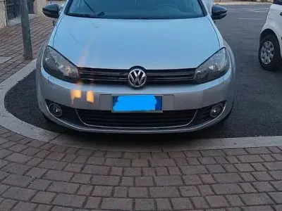 Usata VW Golf VI 102 CV (75 kW) 2011 Grigio Utilitaria