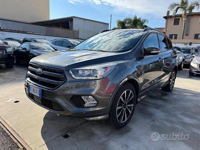 Usata Ford Kuga ST 150 CV (110 kW) 2017 Grigio SUV