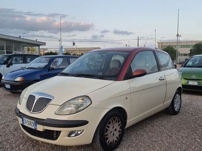 usata Lancia Ypsilon 1.2 Buone condizioni generali, bi-colore