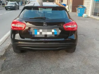 Usata Mercedes GLA200 136 CV (100 kW) 2015 Nero SUV
