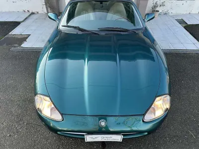 Begagnad Jaguar XK8 284 HK (208 kW) 1996 Grön Sportkupé