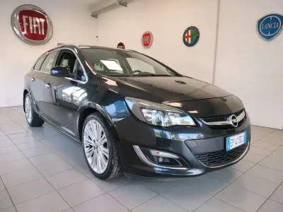 Usata Opel Astra Cosmo 131 CV (96 kW) 2013 Grigio Station wagon