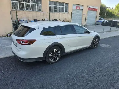 Usata Opel Insignia Country Tourer Exklusiv 209 CV (153 kW) 2019 Station wagon