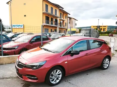 Usata Opel Astra Business Elegance 122 CV (89 kW) 2021 Rosso Berlina