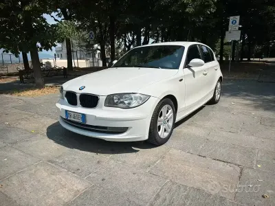 Usata BMW 118 143 CV (105 kW) 2008 Bianco Utilitaria