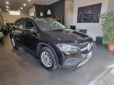 Usata Mercedes GLA180 Business 116 CV (85 kW) 2023 Grigio SUV
