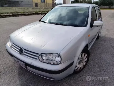 Begagnad VW Golf III 90 HK (66 kW) 1998 Grå Sedan