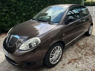 Usata Lancia Ypsilon 69 CV (50 kW) 2011 Marrone Utilitaria